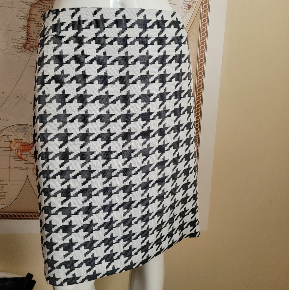 Banana Republic black white houndstooth lined back zip slit pencil lady skirt 8 - Picture 2 of 9